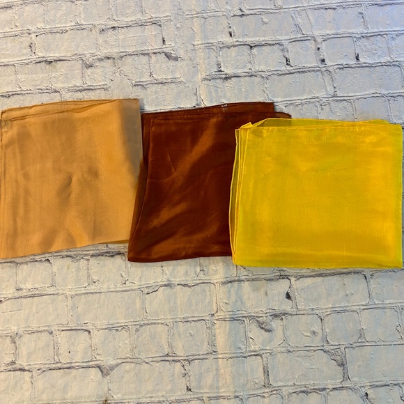 LOT OF (3) VINTAGE SMALL SQUARE SILK HAND ROLLED JAPAN SCARVES - Picture 12 of 12